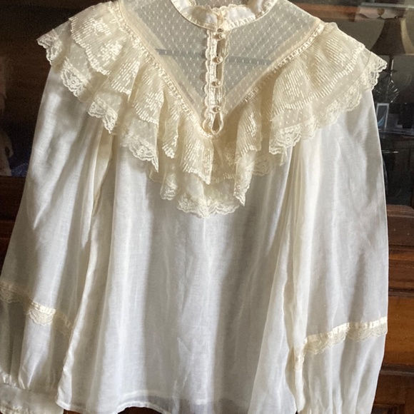 Jessica Gunnies Blouse - Picture 2 of 4